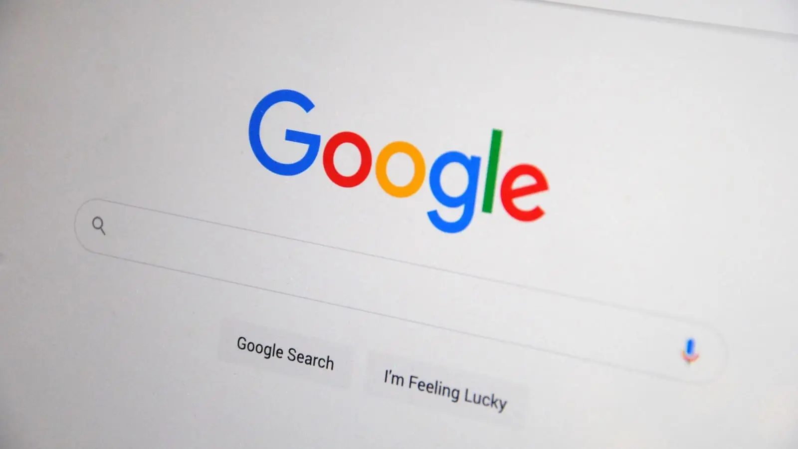 Página inicial do Google aberta na tela, com a caixa de pesquisa em destaque